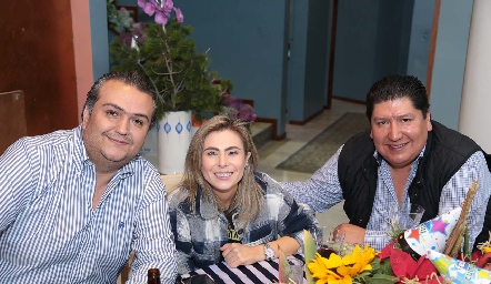  Paco Ruiz, Claudia Oliva y René Díaz.