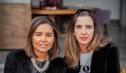  Lorena Torres y Marisol de la Maza.