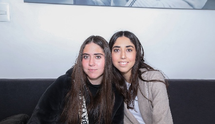  María y Andrea de la Torre.