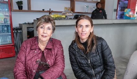  Patricia del Real y Verónica López.