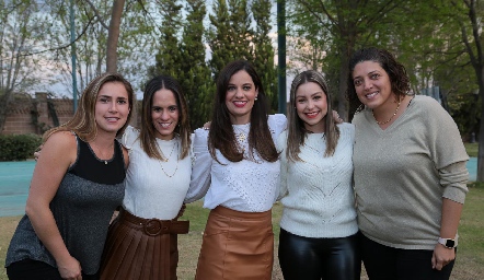  Carmelita Berrueta, Mariana, Paola Arévalo, Gaby Cruz, Mariana Herrera y María José Olivares.