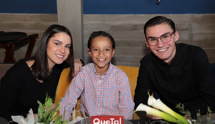  Paty Leos, Patricio Leos y Santiago Portillo.