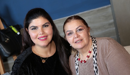  Mónica Acebo y Mónica Martínez.