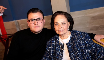  Emiliano Portillo y Coco Leos.