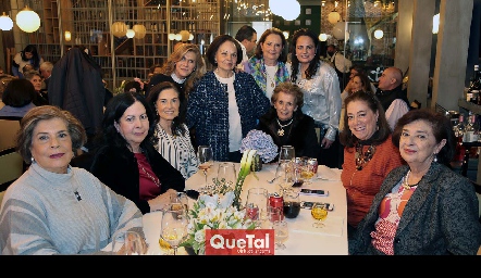  Coco Espinosa con la familia Leos.