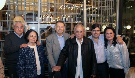  Arturo Espinosa, Coco Espinosa, Juan Espinosa, Marco Antonio Espinosa, Paco Leos y Coco Leos.