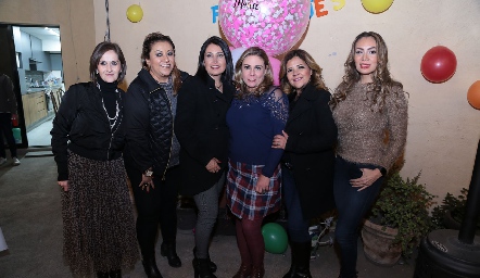  Norma, Villanueva, Lupita Gallegos, Brenda Galina, Maru Azcargota, Adriana Morales y Mayra Alfaro.