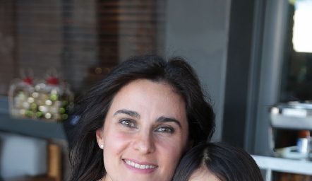  Yolanda Pérez y Ale Morales.