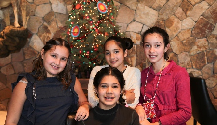  Martina Benavente, Begoña Apezteguía, Paula M.P y Paula Algara.