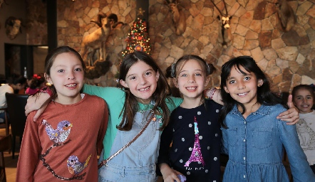  Danny Apezteguía, Sofi Morales, Emilia Algara y Cristina Guevara.
