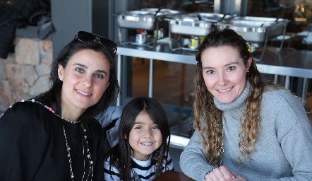  Yolanda Pérez, Ale Morales y Gaby Cardozo.