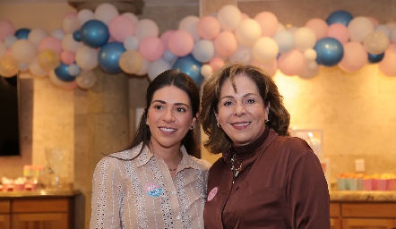  Cristina Lorca con su mamá Laura Álvarez de Lorca.