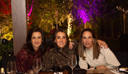 Mónica Galarza, Vanessa Galarza y Liliana Martí.