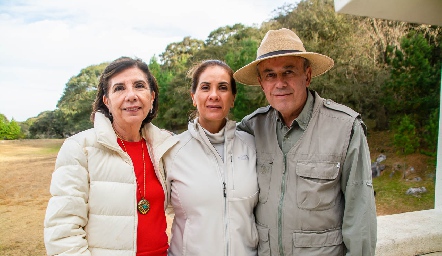 Olga Mercado, Gabriela Aranda y José Manuel Aranda.