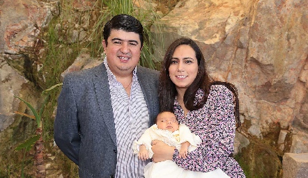  Rolando Domínguez y María Berrueta con su hija María.
