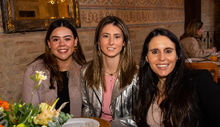  Isabella Motilla, Nuria Oliva y Luciana Rodríguez.