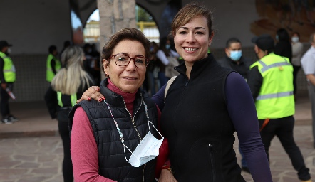  Angélica Navarro y Angie Gutiérrez.