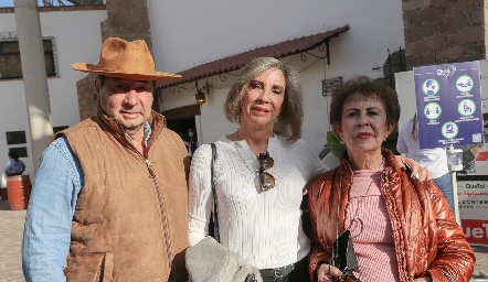  Alejandro Álvarez, Covadonga Pérez y Teresa Martín.