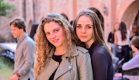 Camila Meade y Joaquina Morales Meade celebraron sus 18 años.