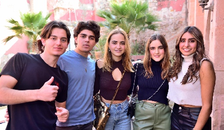  Pato Sarquis, César Morales, Lorenza Hinojosa, Lorena de la Garza, Camila Reyes.