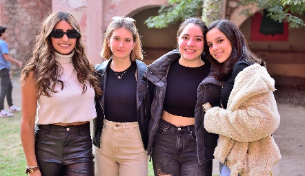  Camila Reyes, Isa Hernández, Carlota Nava y Ximena Delsol.