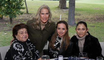  Cristina Nava, Claudia Quiroz, Marcela Alcalde y Verónica Conde.