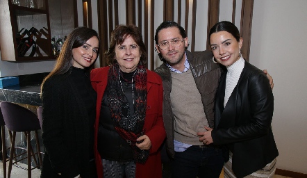  María José Salgado, Rosy Somohano, Abraham Salgado y Gabriela Díaz Infante.