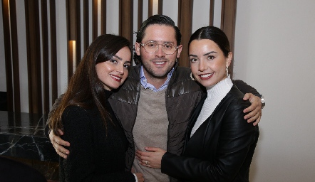  María José Salgado, Abraham Salgado y Gabriela Díaz Infante.