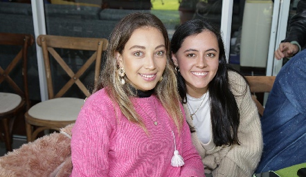   Alejandra Román y Montse García.