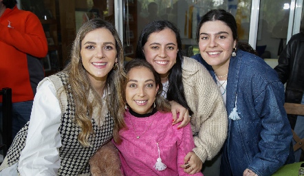  Pao Torre, Alejandra Román, Montse García y Catalina Esper.