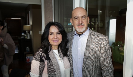  Lourdes Díaz y Armando Cosío, los futuros abuelos.