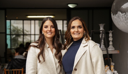  Gaby González con su mamá Gabriela Villanueva.