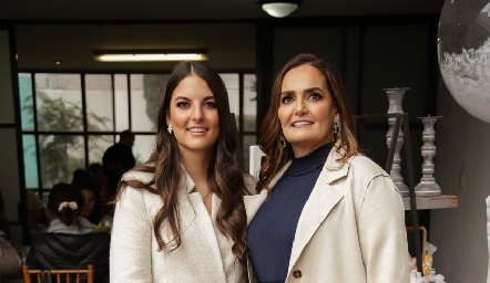  Gaby González y Gabriela Villanueva.