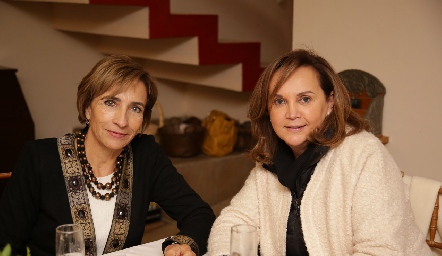  Paty de la Rosa y Lucy Villanueva.