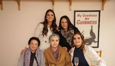  Gaby González, Cecilia Jiménez, Eva Ponce, María Rosa y Gaby Villanueva.