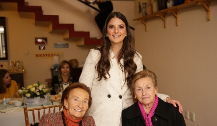  Ana María Carpizo, Gaby González y Yuya Marti.