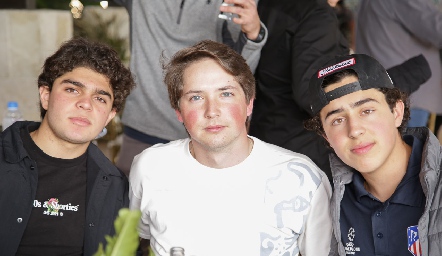  César Morales, Manuel Toledo y Pablo Morales.