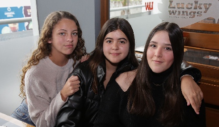  Melissa Martínez, Sofi Abello y Melissa Cancino.