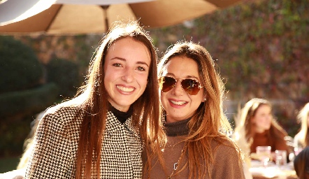  Yolanda Navarro con su mamá Yolanda Puga.