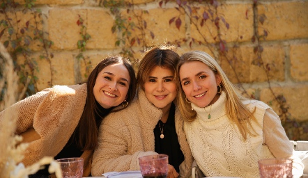  Priscila Medlich, Daniela Fonseca y Faustina Villarreal.