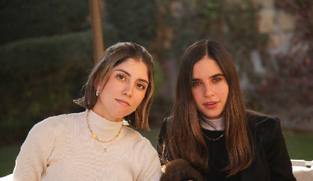  Paola Dávila y Gaby Lambert.