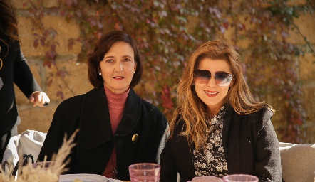  Marycarmen Bárcena y Gaby Flores.