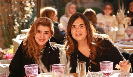  Gaby Flores y Pilar Díaz de León.