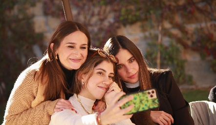  Priscila Medlich, Paola Dávila y Gaby Lambert.
