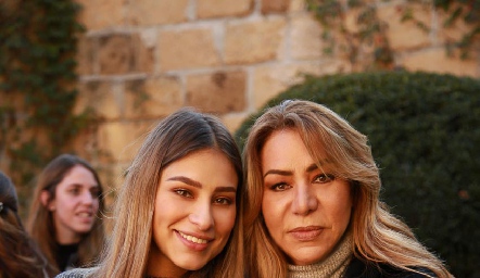  Claudia Rodríguez con su mamá Claudia Hermosillo.