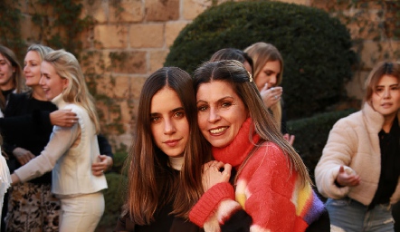  Gaby Lambert con su mamá Gaby Goldaracena.
