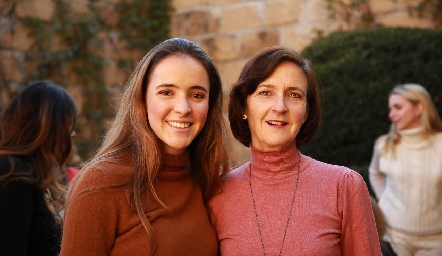  María Cueli con su mamá Marycarmen Bárcena.