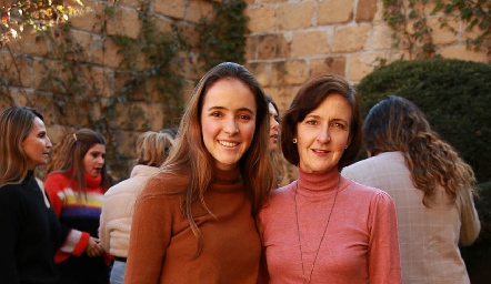  María Cueli con su mamá Marycarmen Bárcena.