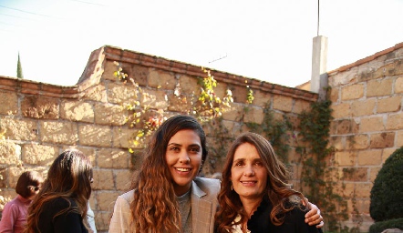  Arantza Herrera con su mamá Alejandra Martínez Abaroa.