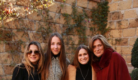  Yolanda Puga, Yolanda Navarro, Priscila Medlich y Mónica Leal.